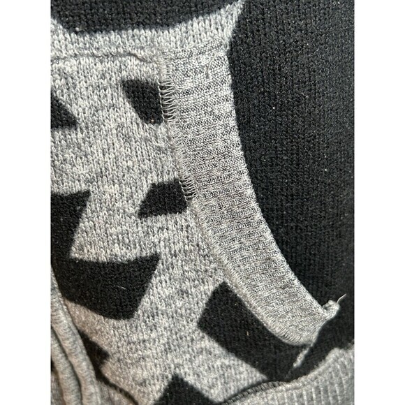 Aeropostale Women’s Snowflake Gray/black Warm Hoodie Jacket with Pockets Medium - Picture 2 of 7